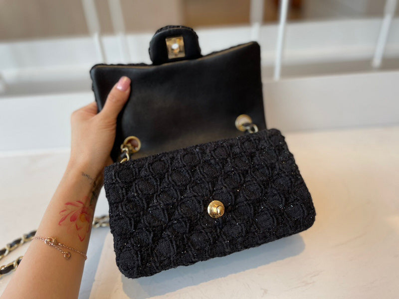 Anum Bags Detail