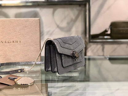 Anum Bags Detail