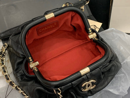 Anum Bags Detail