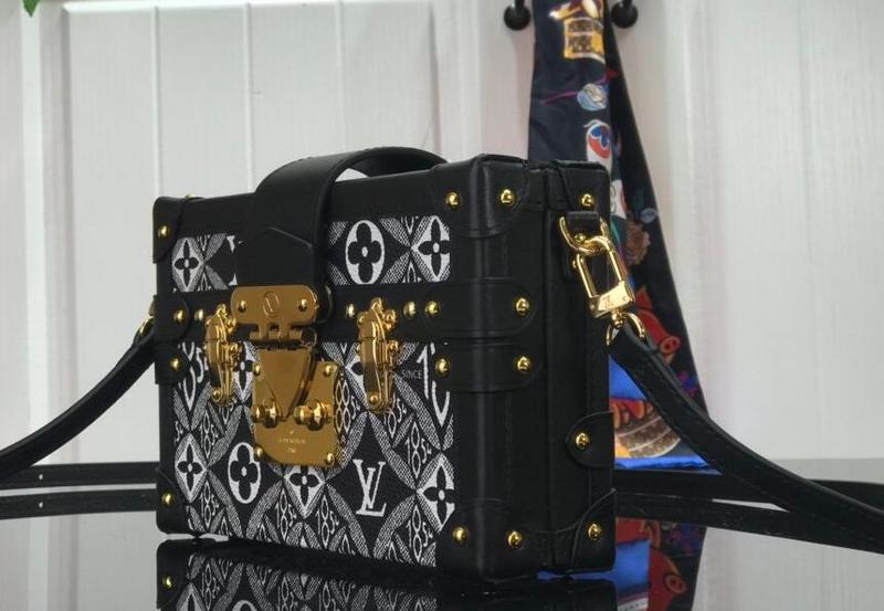 Anum Bags Detail