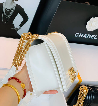 Anum Bags Detail