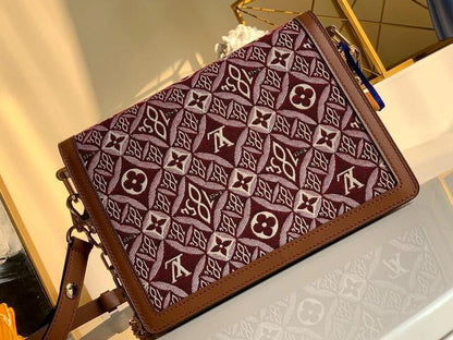 Anum Bags Detail