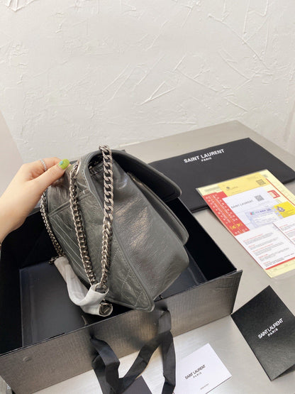 Anum Bags Detail