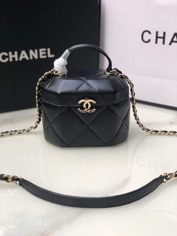 Anum Bags Detail