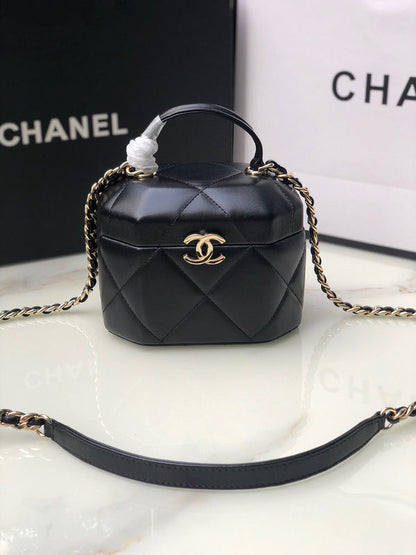 Anum Bags Detail