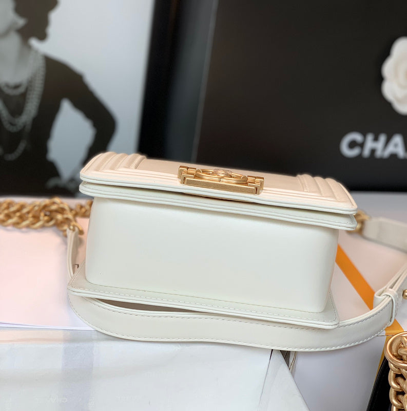 Anum Bags Detail