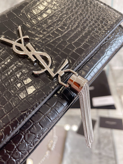 Anum Bags Detail