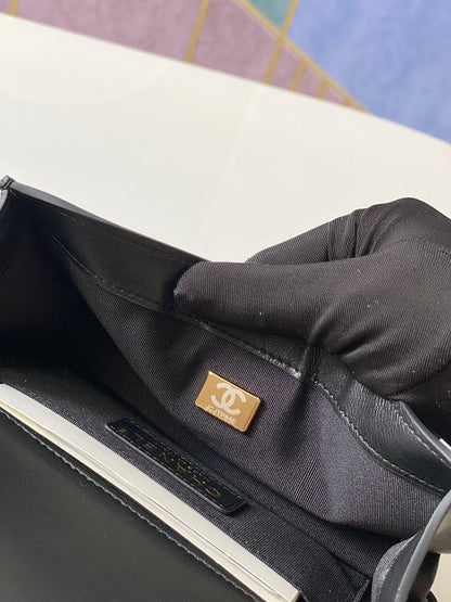 Anum Bags Detail