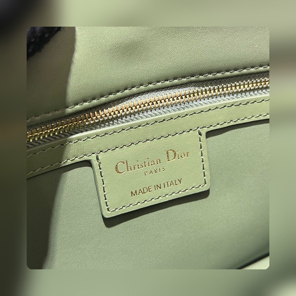Anum Bags Detail