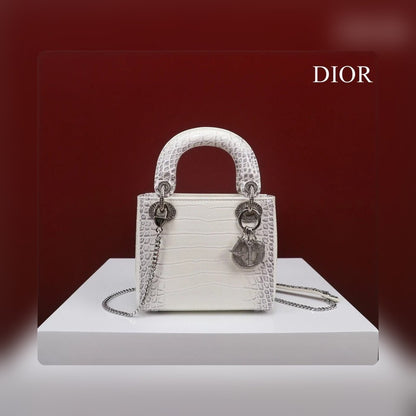 Anum Bags Detail