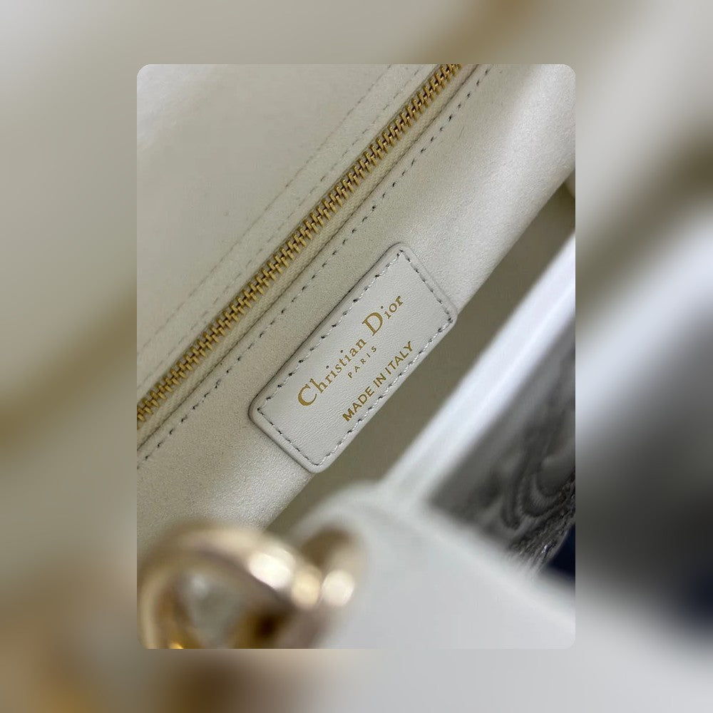 Anum Bags Detail