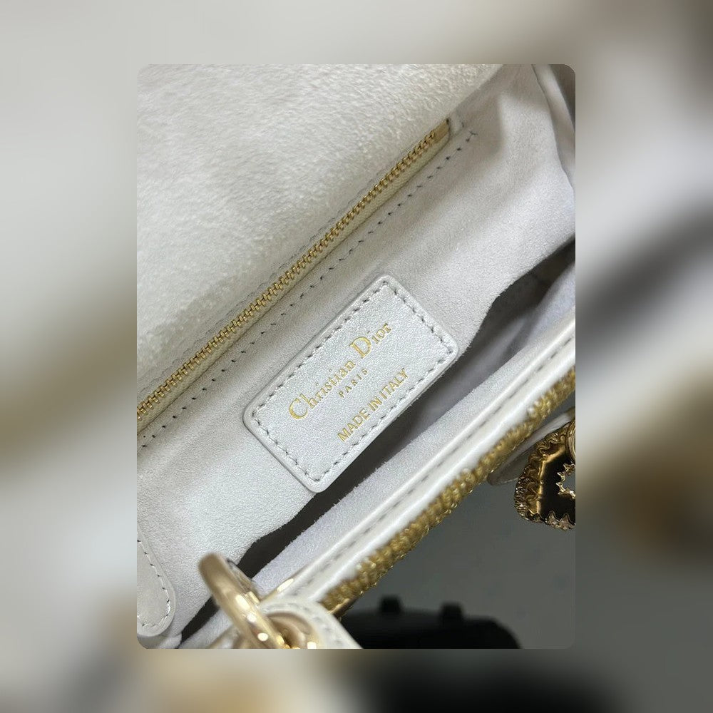 Anum Bags Detail