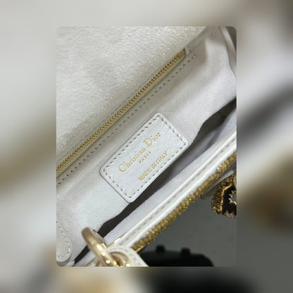 Anum Bags Detail
