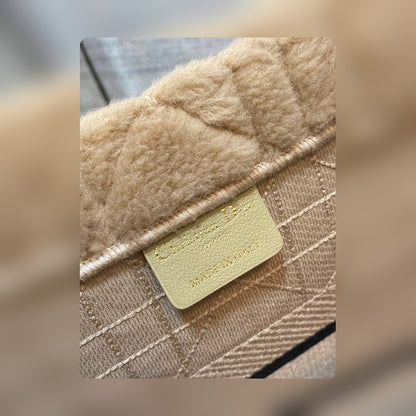 Anum Bags Detail