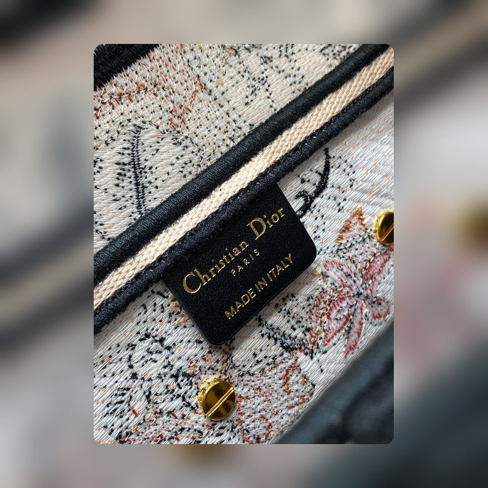 Anum Bags Detail
