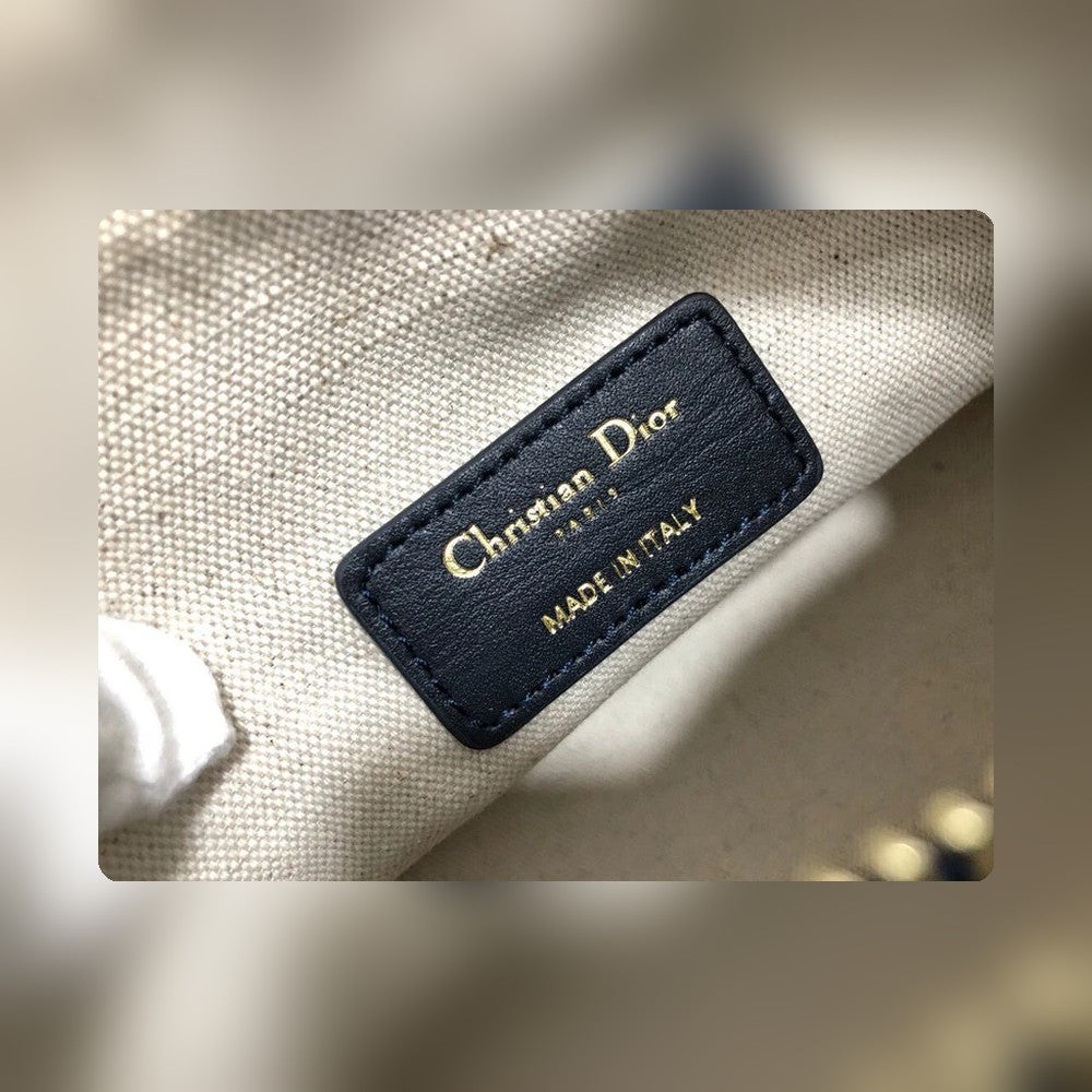 Anum Bags Detail