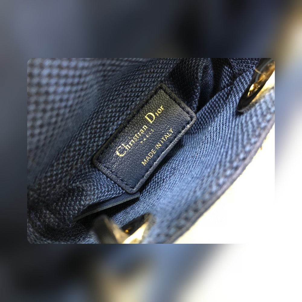 Anum Bags Detail