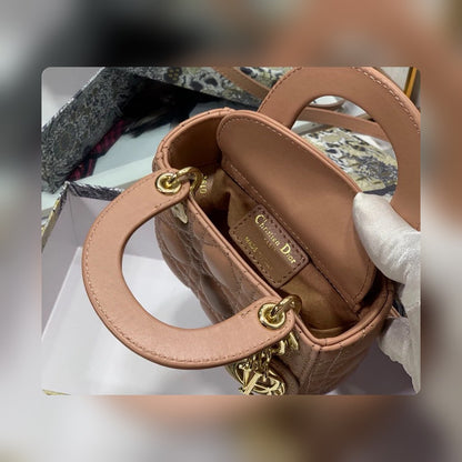 Anum Bags Detail