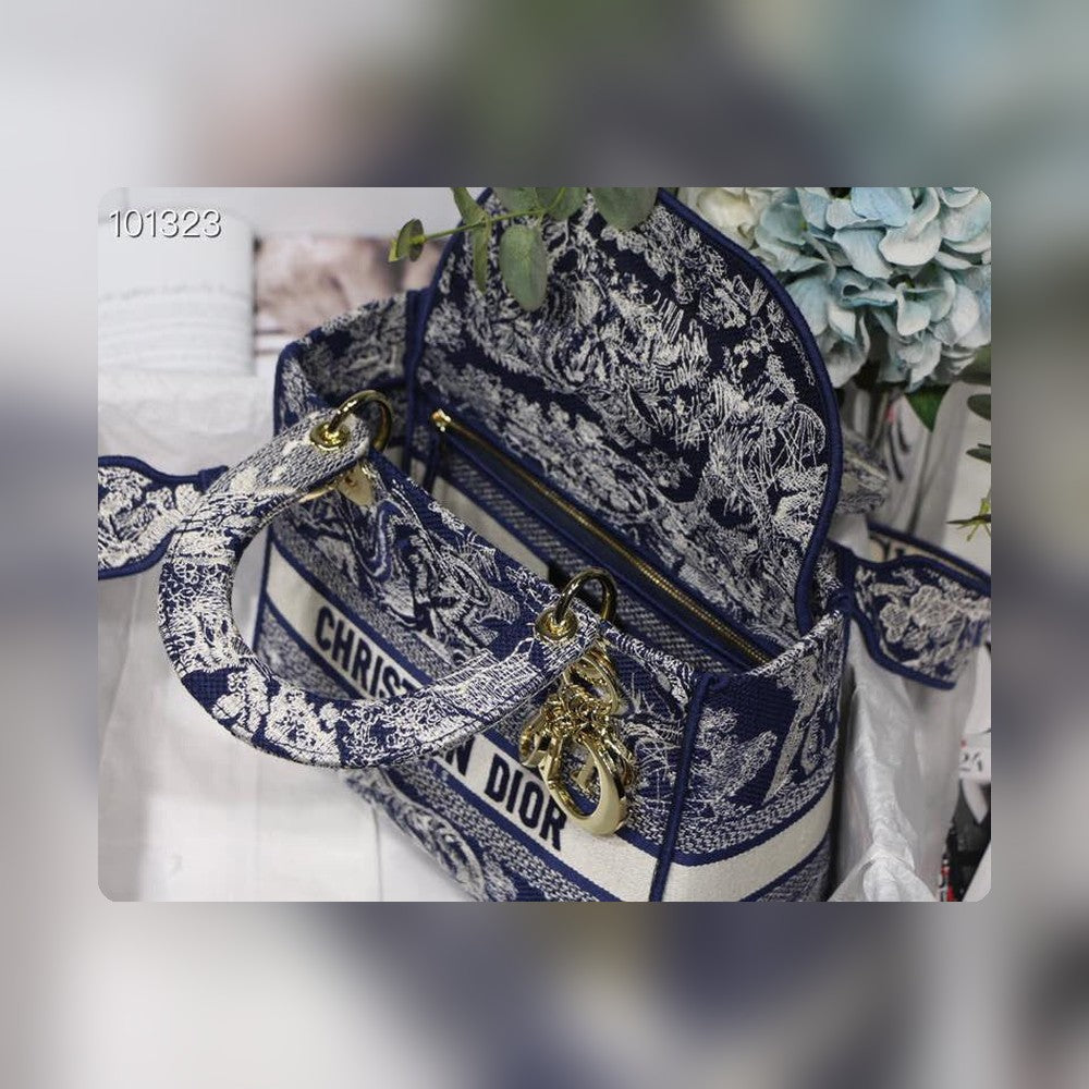 Anum Bags Detail