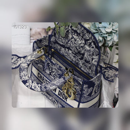 Anum Bags Detail