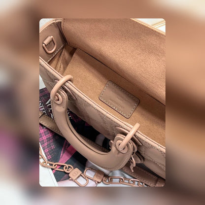 Anum Bags Detail