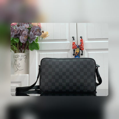Anum Bags Detail
