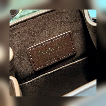 Anum Bags Detail