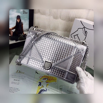 Anum Bags Detail