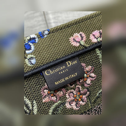 Anum Bags Detail