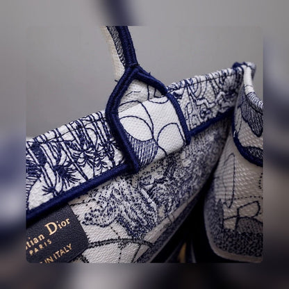 Anum Bags Detail