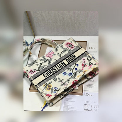 Anum Bags Detail