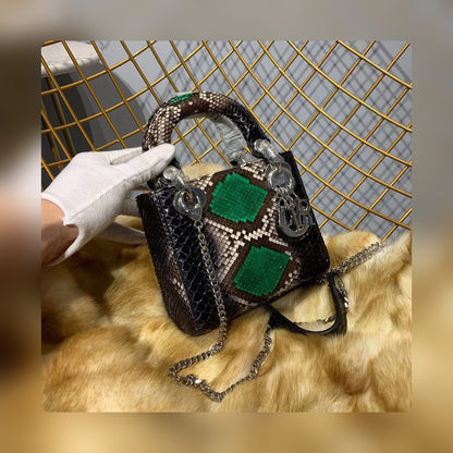 Anum Bags Detail
