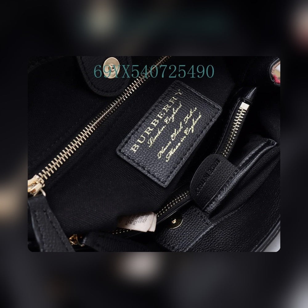 Anum Bags Detail