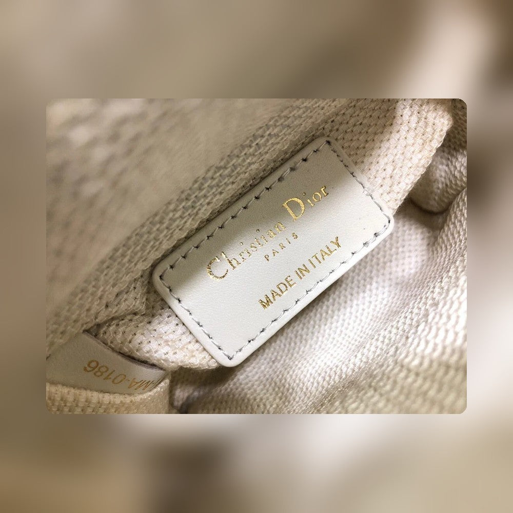 Anum Bags Detail