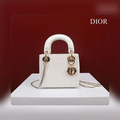 Anum Bags Detail