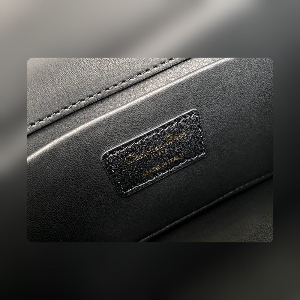 Anum Bags Detail