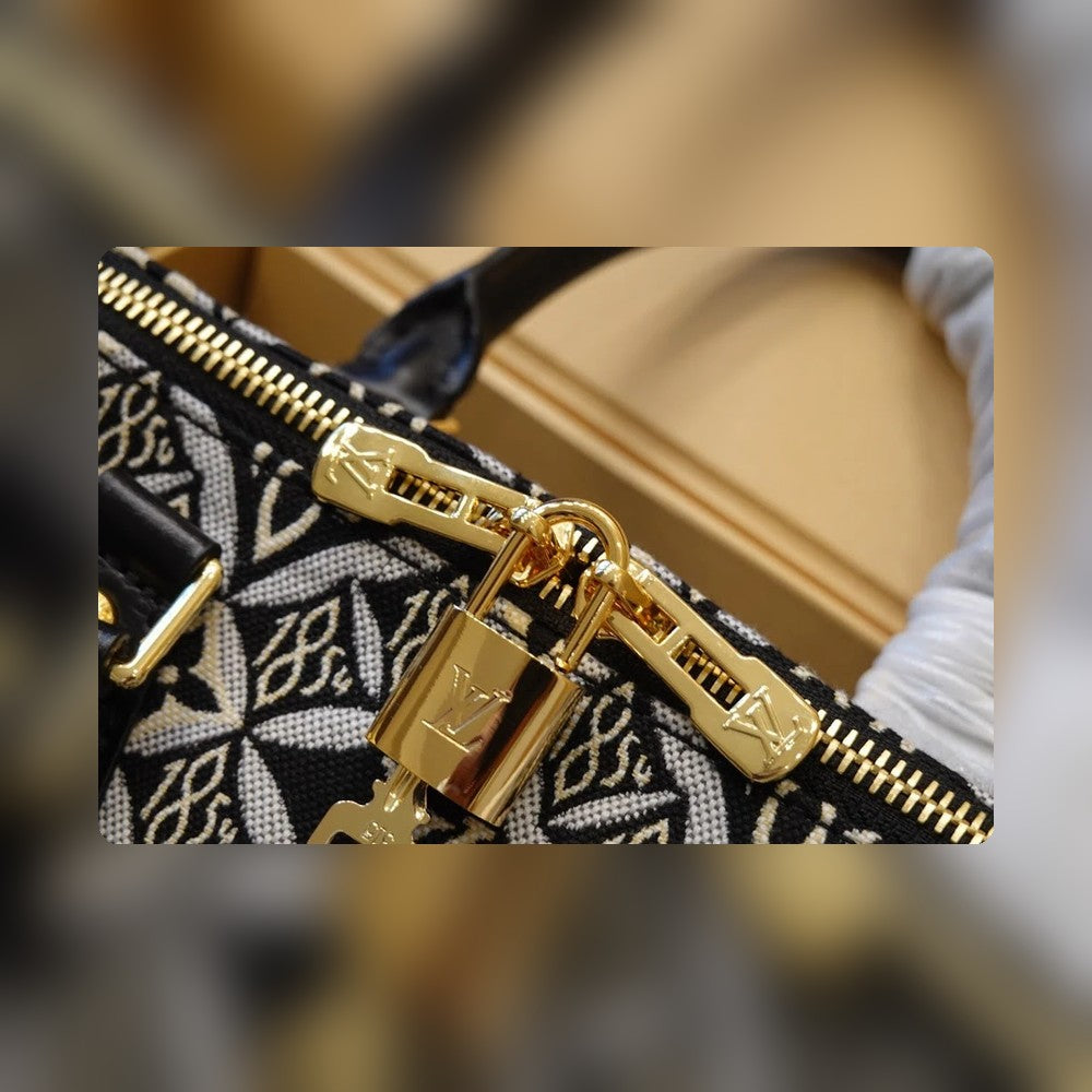 Anum Bags ln Luxury Bag --57965