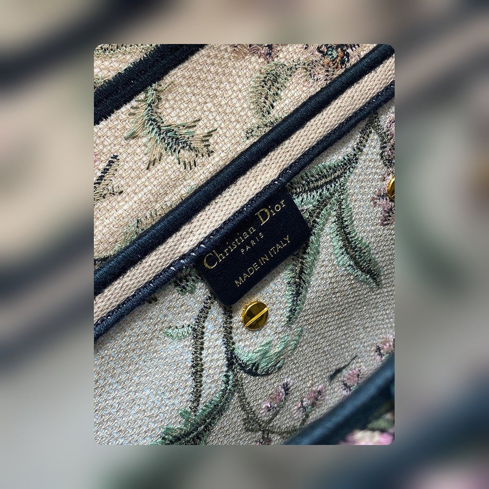Anum Bags Detail