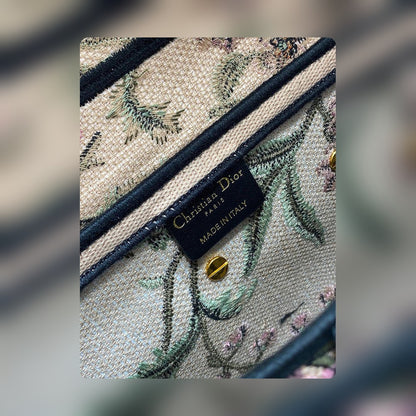 Anum Bags Detail