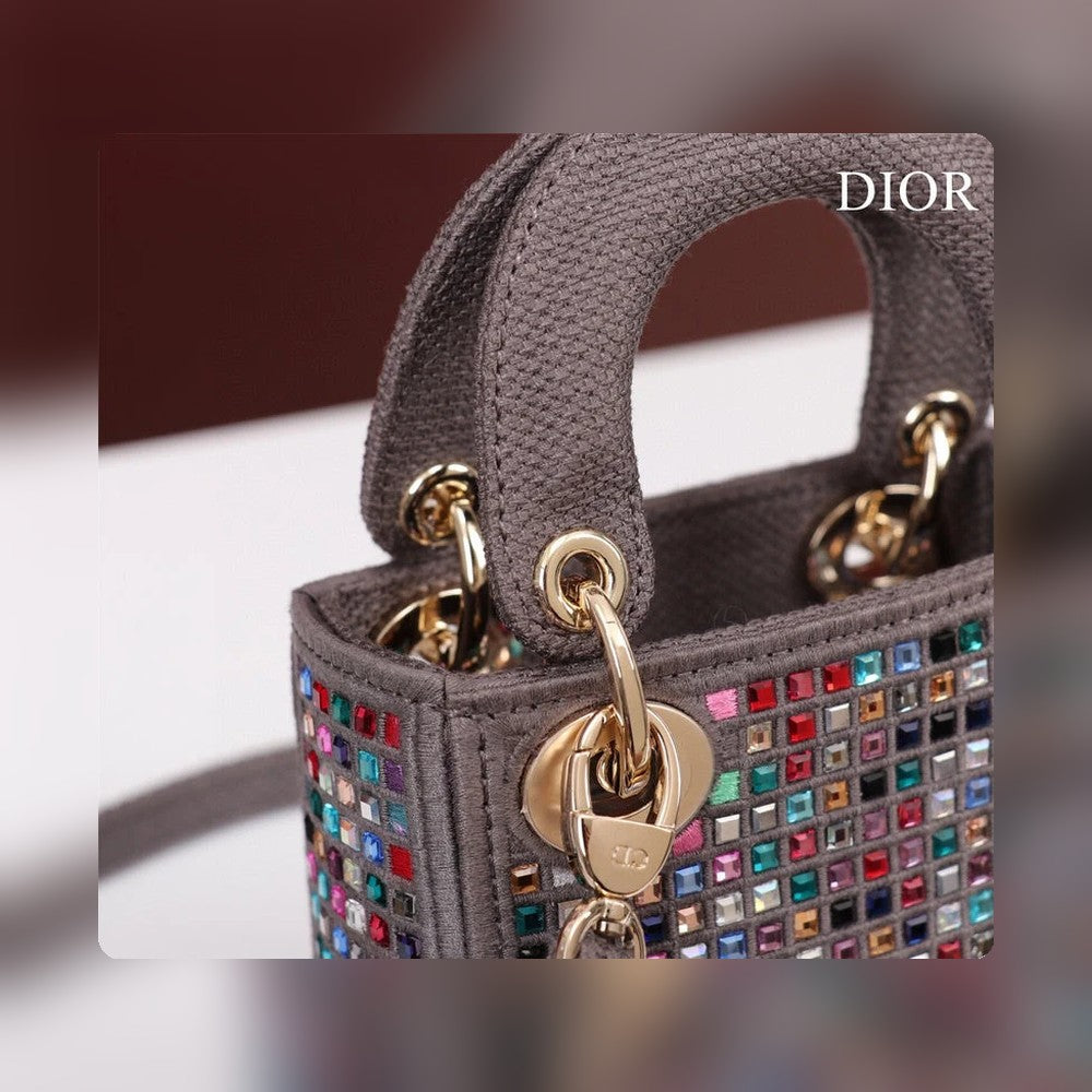 Anum Bags Detail