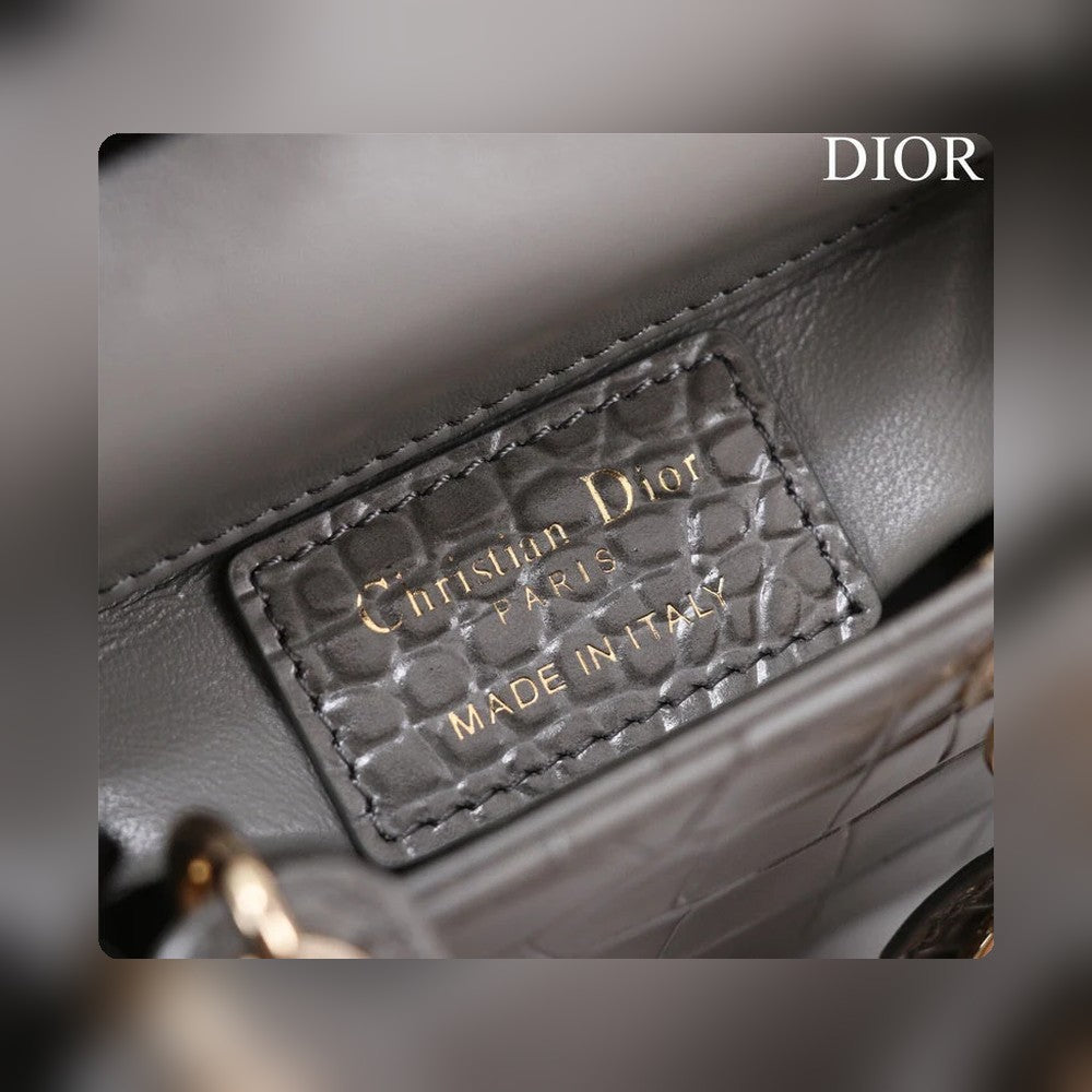 Anum Bags Detail