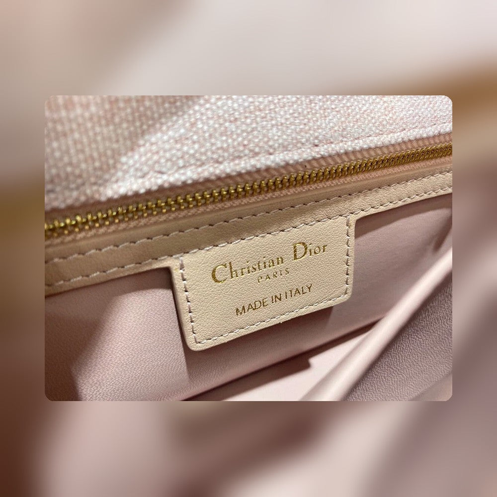 Anum Bags Detail