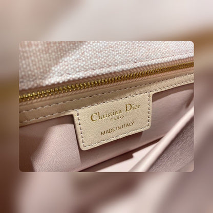 Anum Bags Detail