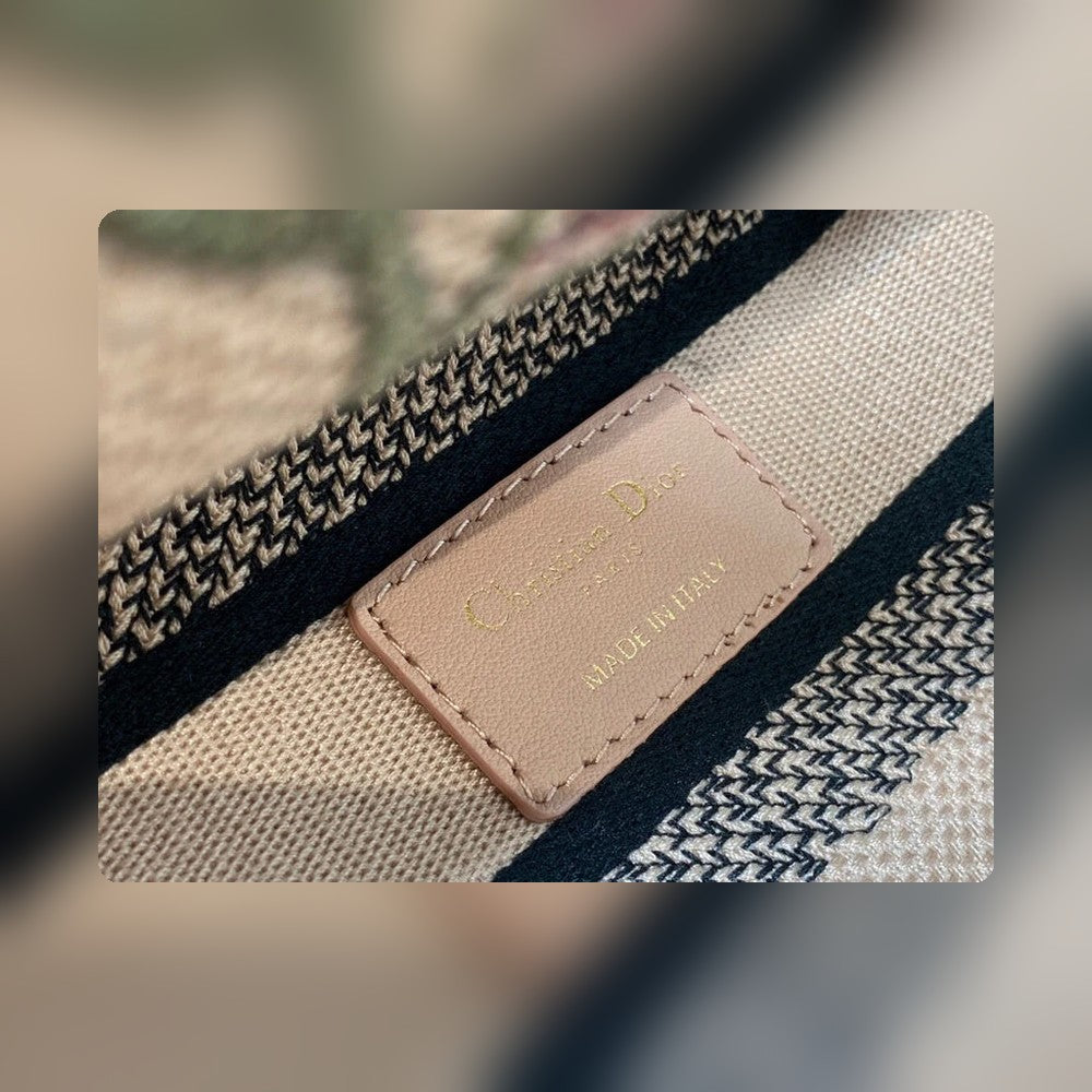 Anum Bags Detail