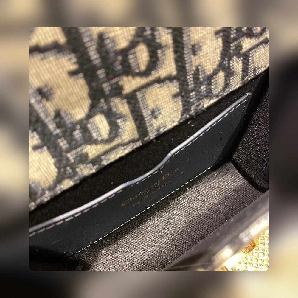Anum Bags Detail