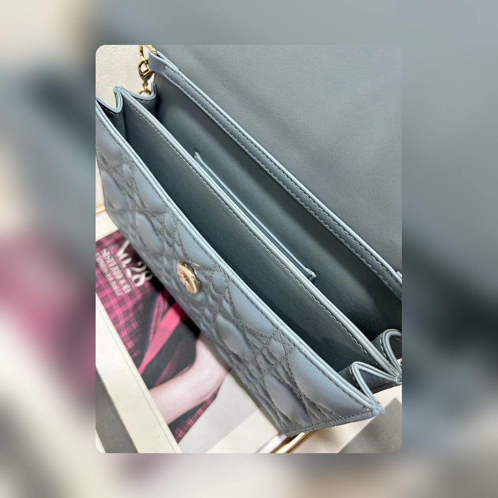 Anum Bags Detail