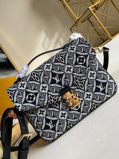 Anum Bags Detail