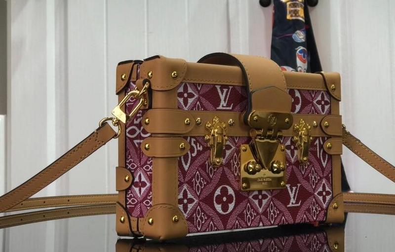 Anum Bags Detail