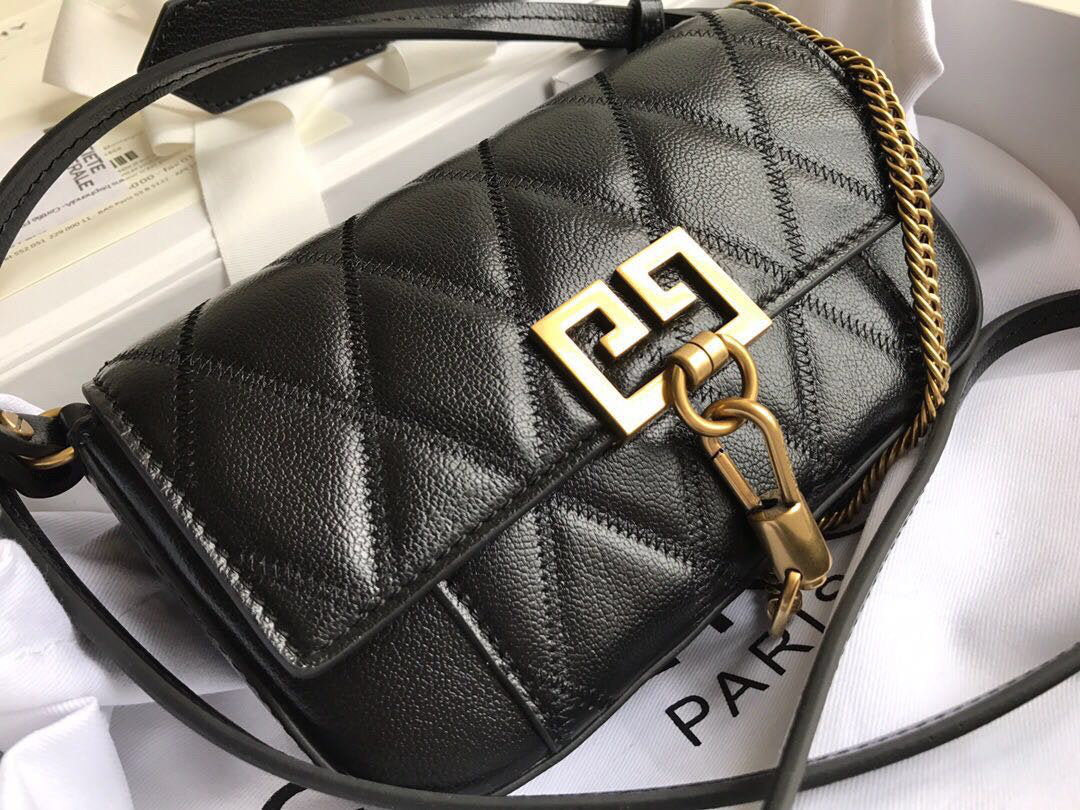 Anum Bags Detail