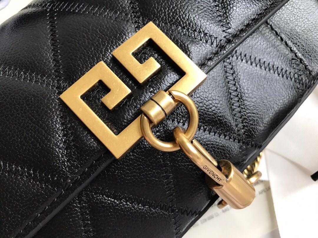 Anum Bags Detail